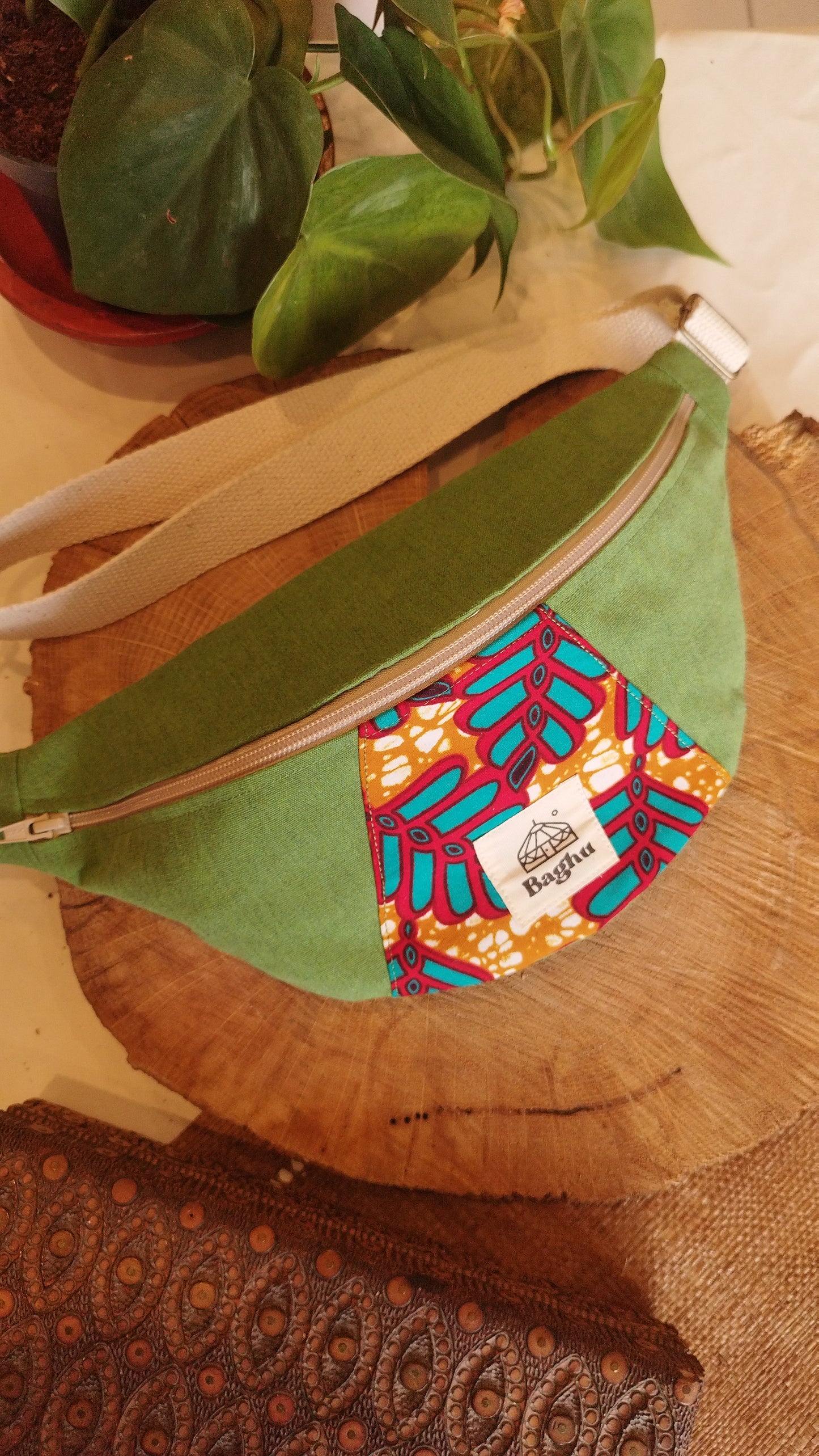 MINI NOMADE - petit sac banane S - Baghu - Sac artisanal belge - Ethnique - upcyclé - durable