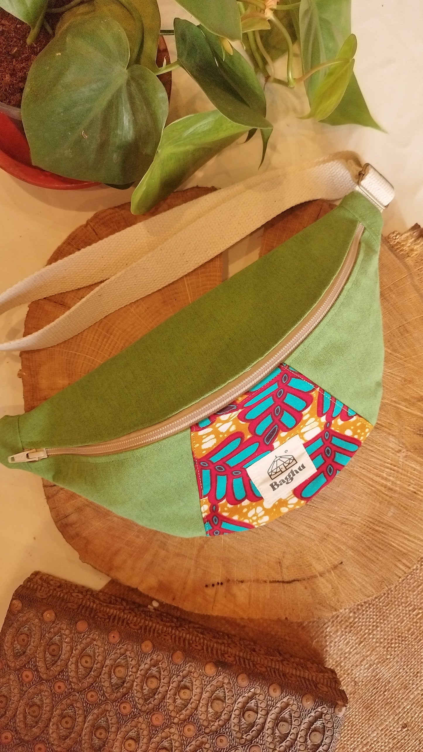 MINI NOMADE - petit sac banane S - Baghu - Sac artisanal belge - Ethnique - upcyclé - durable