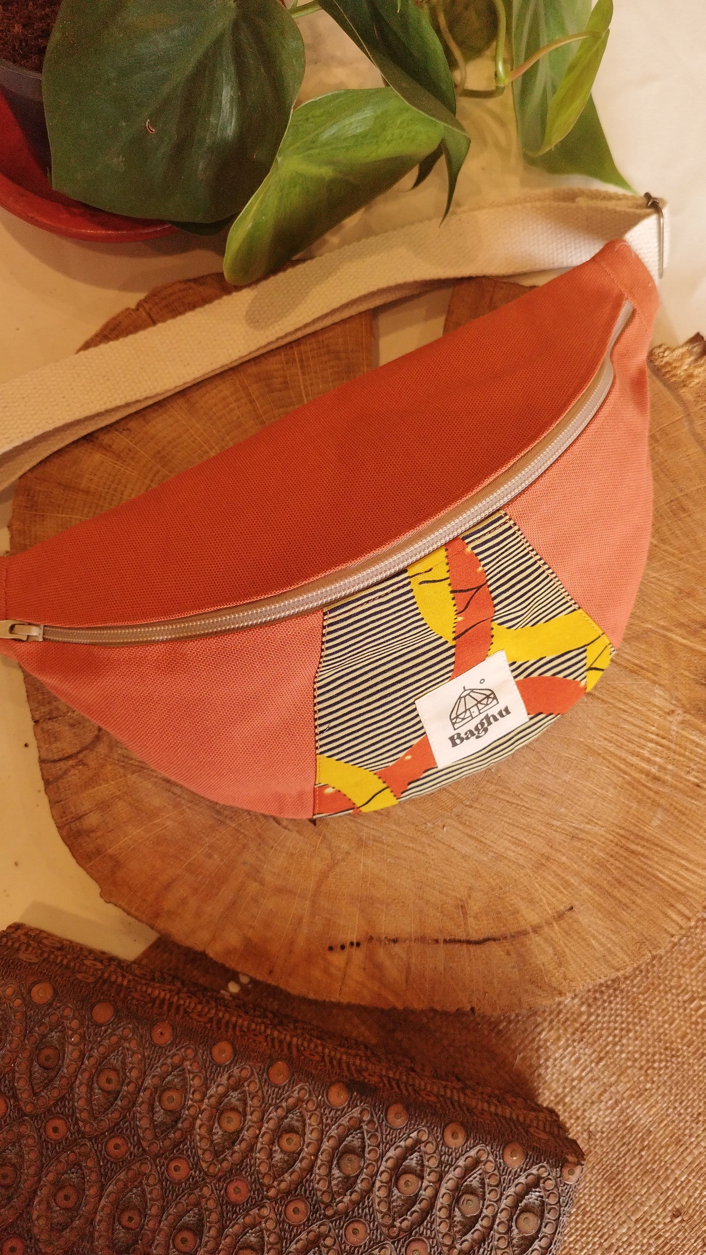 MINI NOMADE - petit sac banane S - Baghu - Sac artisanal belge - Ethnique - upcyclé - durable