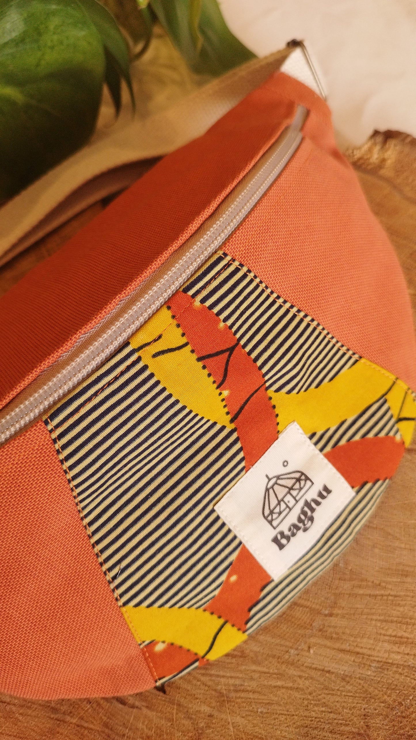 MINI NOMADE - petit sac banane S - Baghu - Sac artisanal belge - Ethnique - upcyclé - durable