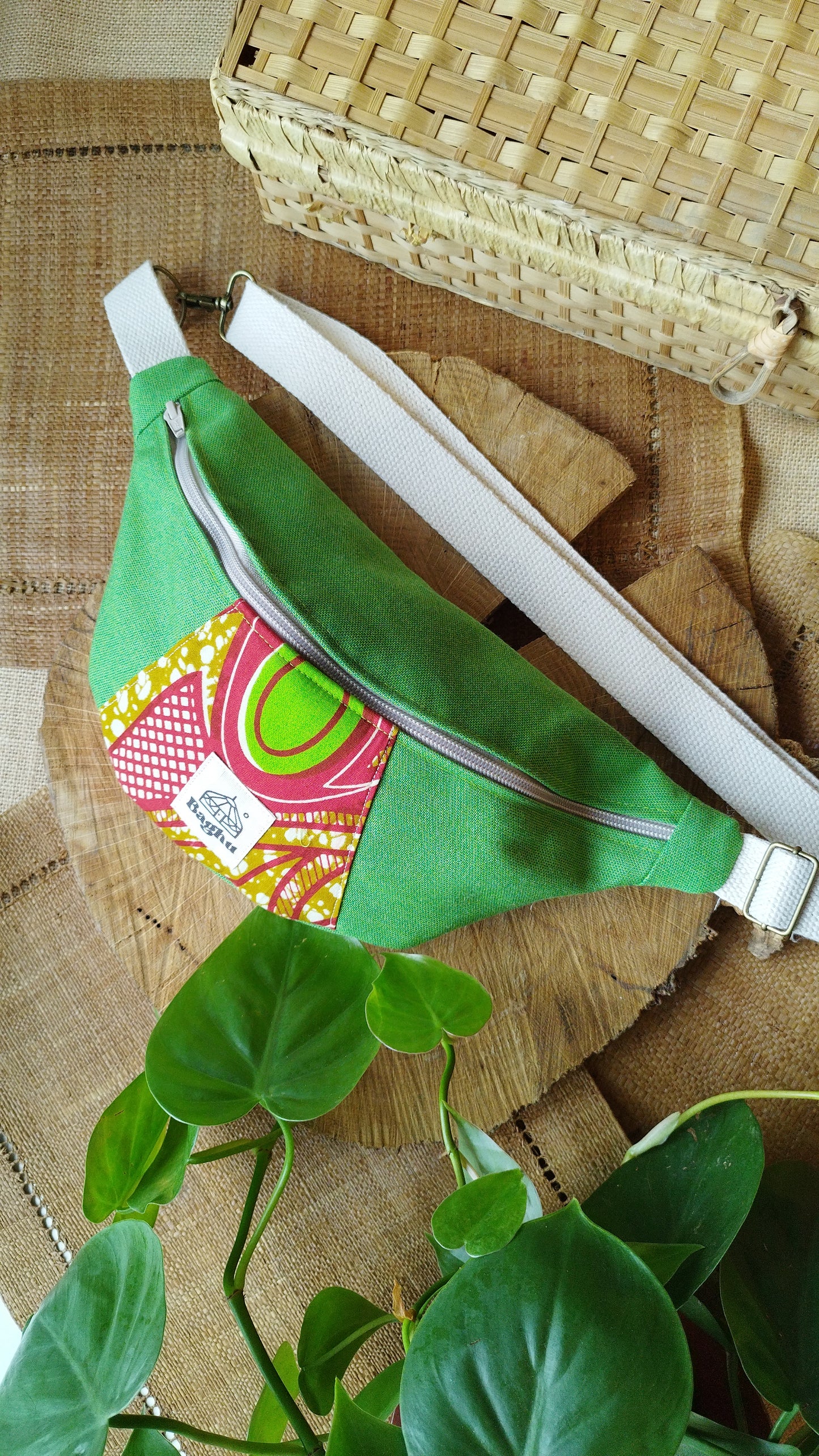 MINI NOMADE - petit sac banane S - Baghu - Sac artisanal belge - Ethnique - upcyclé - durable -