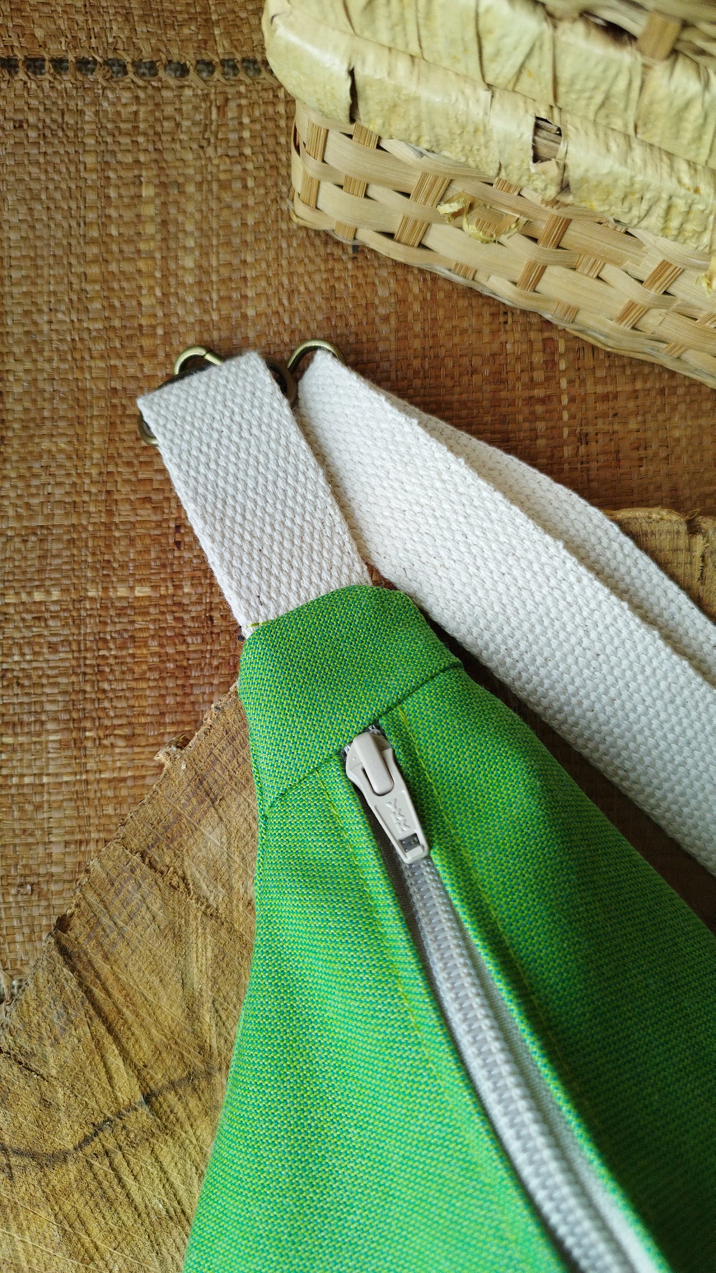 MINI NOMADE - petit sac banane S - Baghu - Sac artisanal belge - Ethnique - upcyclé - durable -