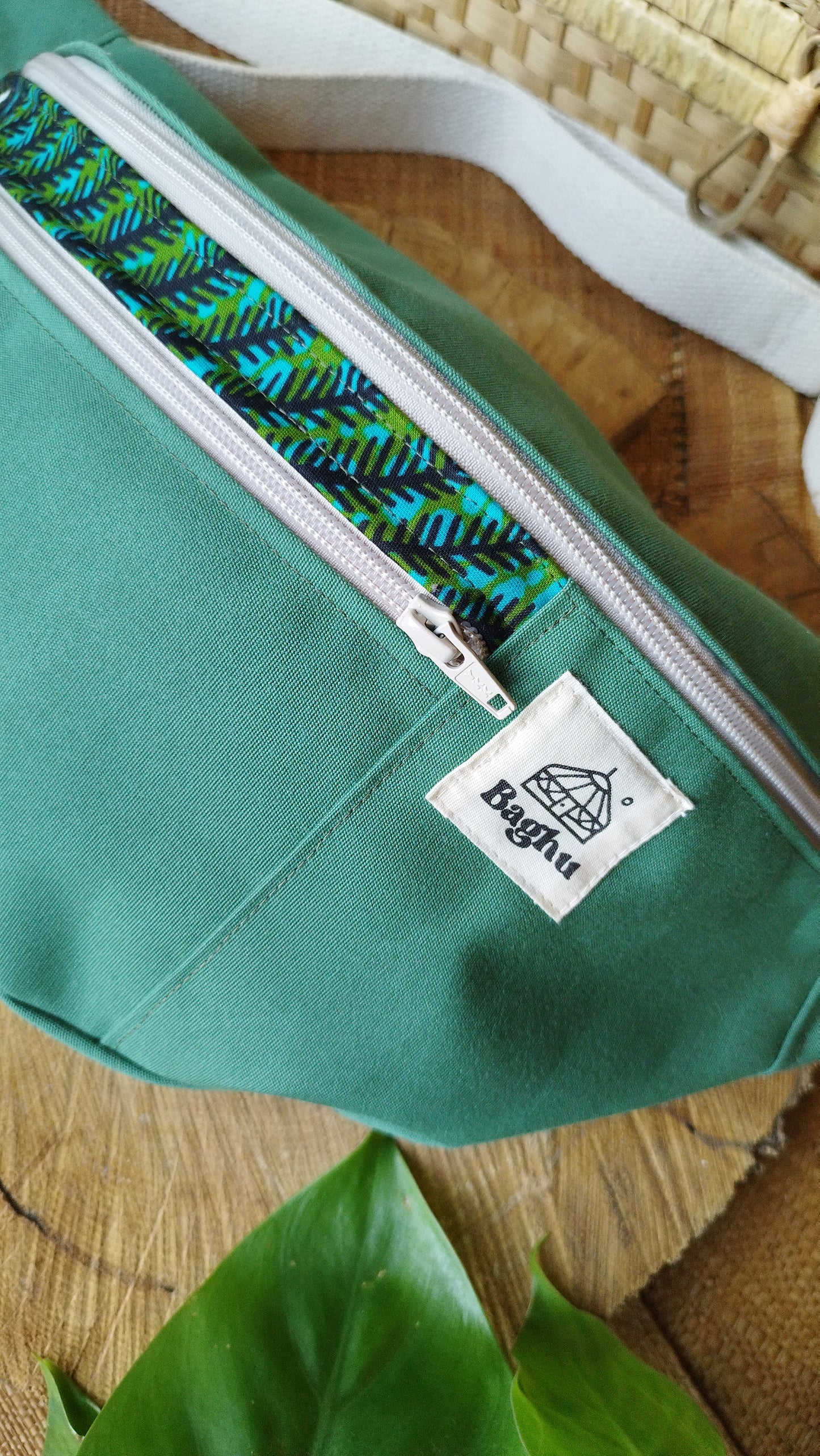 NOMADE - le sac banane XXL - Baghu - Sac artisanal belge Ethnique - vert sauge