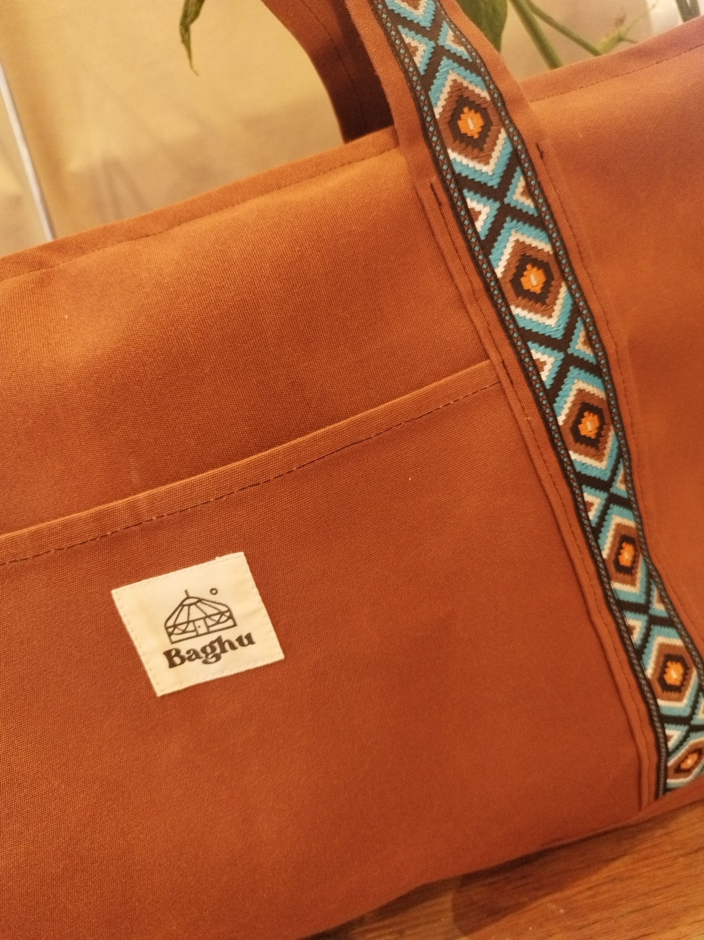 L'ECHAPEE - Sac cabas - Baghu - Sac artisanal belge à motifs ethnique - recyclé - cognac