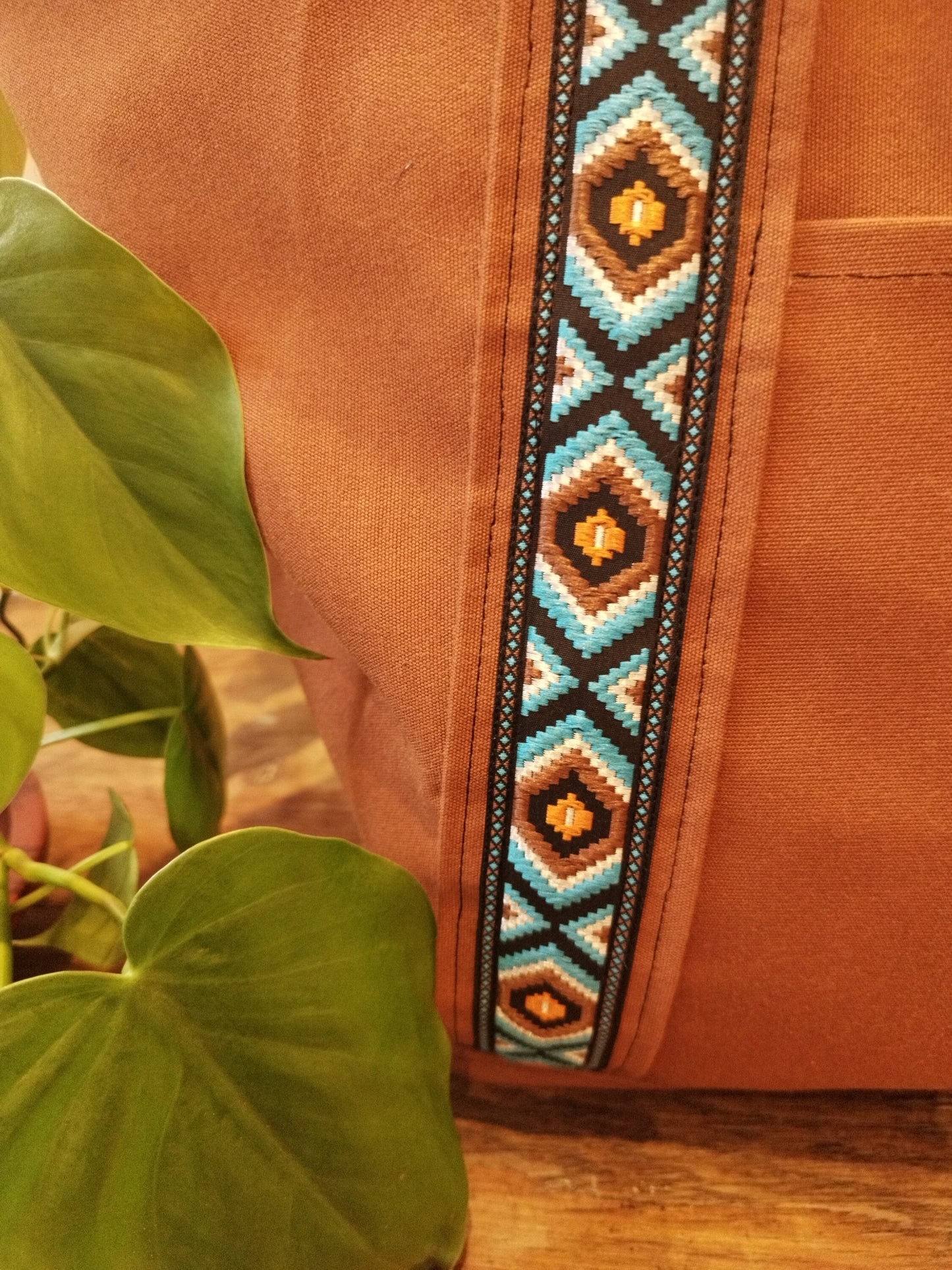 L'ECHAPEE - Sac cabas - Baghu - Sac artisanal belge à motifs ethnique - recyclé - cognac