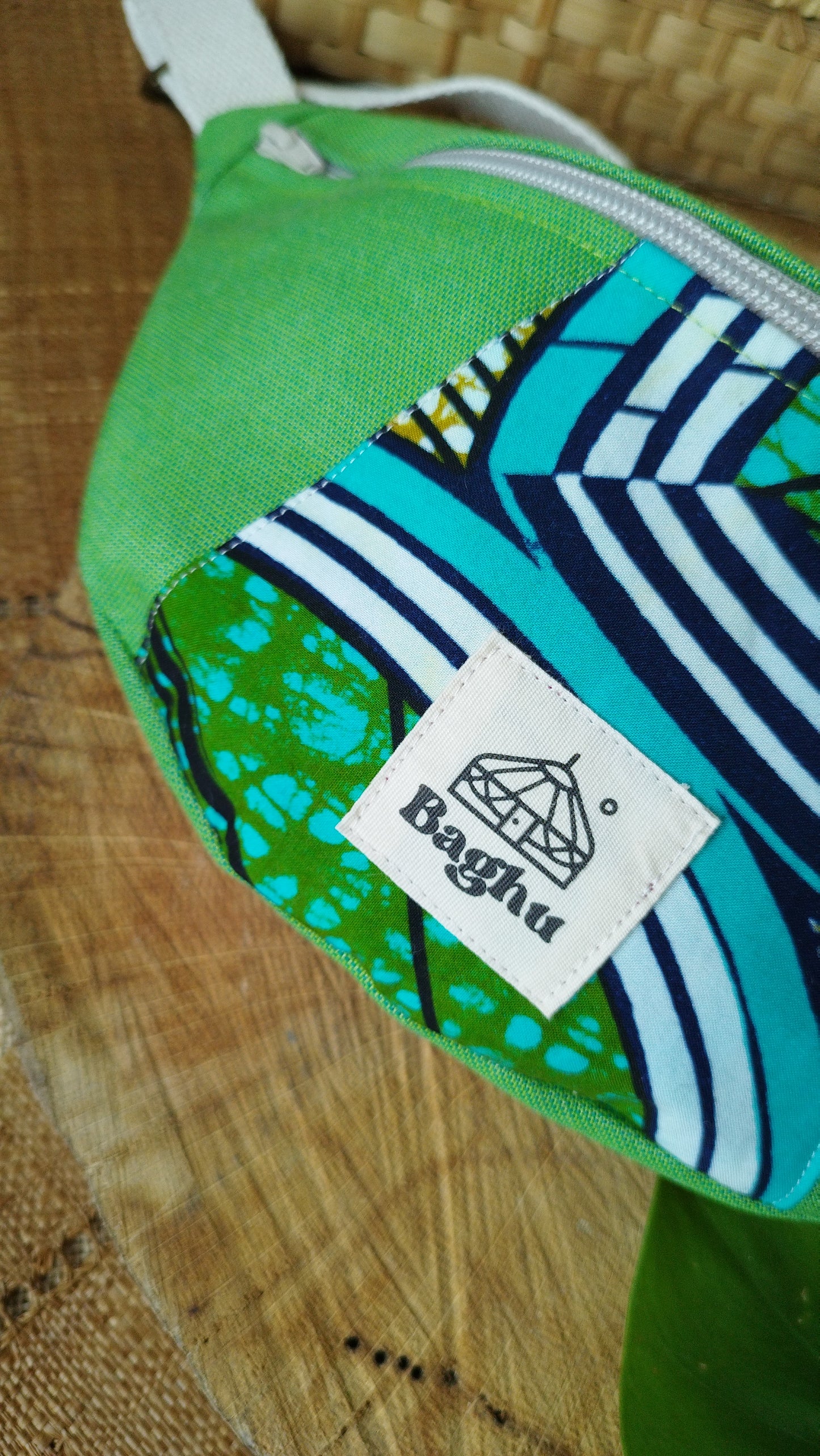 MINI NOMADE - petit sac banane S - Baghu - Sac artisanal belge - Ethnique - upcyclé - durable -