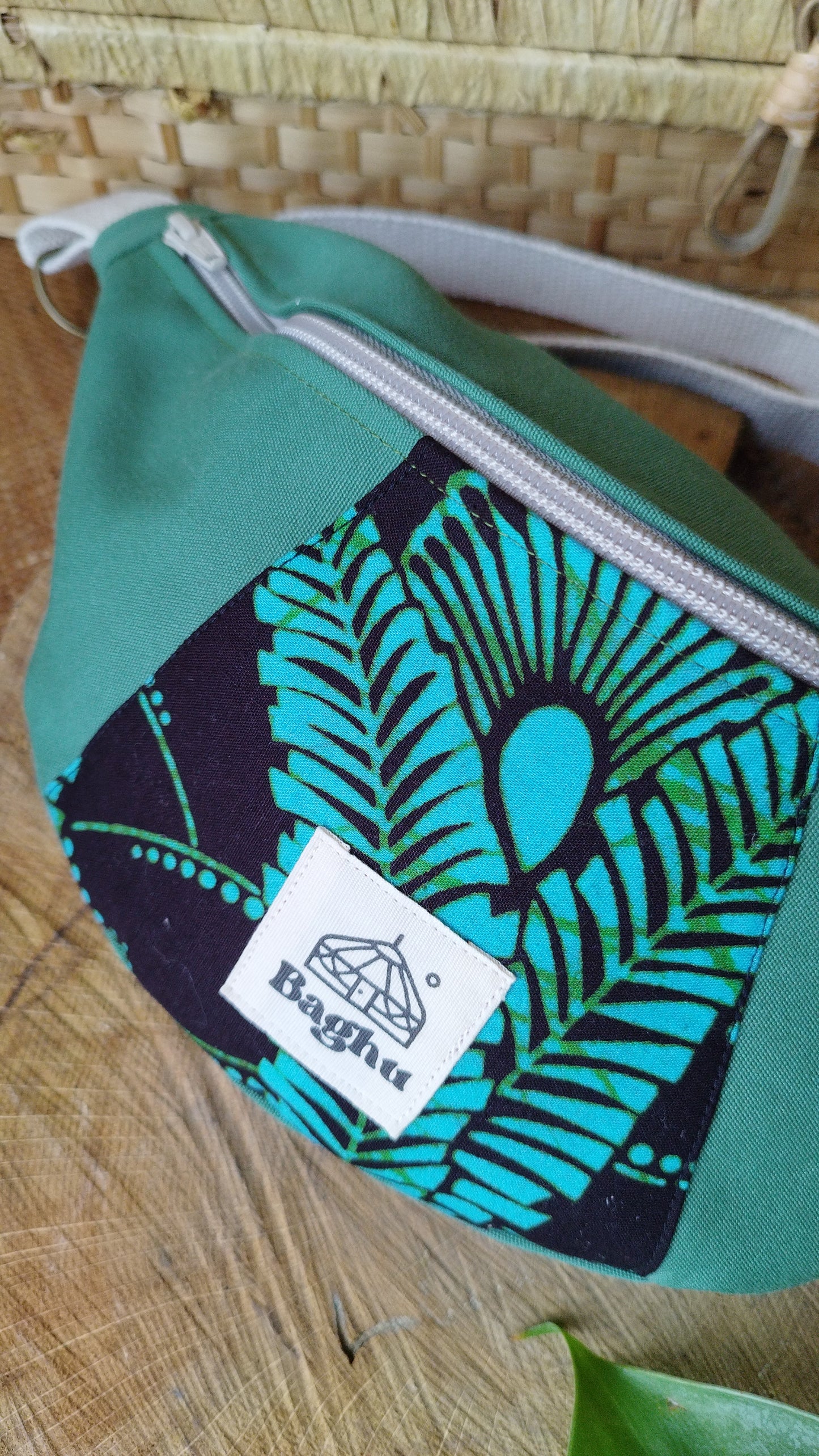 MINI NOMADE - petit sac banane S - Baghu - Sac artisanal belge - Ethnique - upcyclé - durable -
